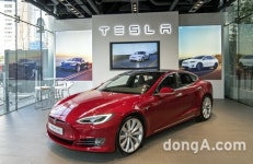 테슬라, 강서 서비스센터 오픈… ‘모델S 90D’ 출고 개시
