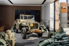 지프, 인천에 두 번째 전용 전시장 마련… 한국전쟁 승리 이끈 ‘윌리스’ 전시