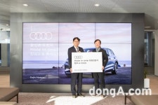 고진모터스, 황인춘 선수에 홀인원 부상 ‘아우디 Q4 e-트론’ 전달