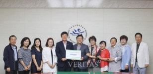 [포토] 춘천교대 교육대학원 유아교육학과 졸업생, 장학금 기탁