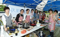 [포토]부경대 평생교육단과대학, 봄축제 먹거리 부스 운영