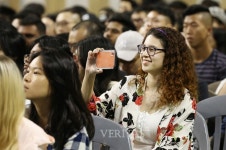 [포토] 한양대, 국제여름학교 입학식.. 축하행사를 관람하고 있는 외국학생