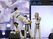 [포토] 한양대, 국제여름학교 입학식.. 태권도 시범단의 축하공연