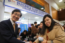한신대, 개교 80주년 기념 중앙도서관 전자정보 박람회 개최