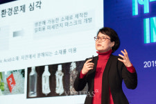 [포토] IP 마켓플레이스 인 이화 2019.. 친환경 미세먼지 마스크 기술 발표 중인 의학과 하은희 교수