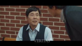 블랙독 이윤희, 중간에 끼인 교감 역으로 극사실적 변신