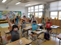 신안 비금초 학부모 동아리 마미쏘잉, 학생들을 위한 마스크 제작