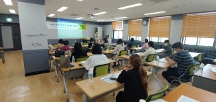 제주도서관 학교 독서활동 지원을 위한 한 학기 한 권 읽기 초등학교 교사 연수 운영