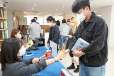 동아대 도서관 리모델링 재개관 기념 이벤트 열려