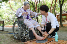 구미대 구미시립노인요양병원 황토산책길 인기