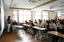 제주제일직업소개소 | 제주제일고 2학년 대상 '선배들이 들려주는 직업 이야기' 진로 아카데미 운영