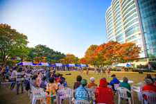 경희대-노블카운티 지역사회 나눔 행사 Fall in Love 진행