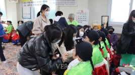 제주관광대 항공서비스과, 아라동 경로당 찾아 재능기부 행사 진행