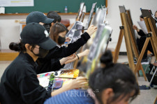 [포토] 성신여대 2024 수시 서양화과 실기고사 진행