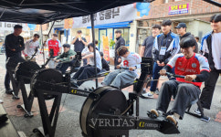 인제대 체육부 학생 선수들 오래뜰로 라잇 나우 오로라 축제 참가..지역 상권 살리기 앞장
