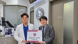 충북대 수의과대학 연이동물병원 교육인증기관 지정/현판 전달