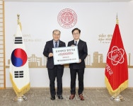 자연과예술유치원 김동희 대표 경북대에 발전기금 1000만원 전달