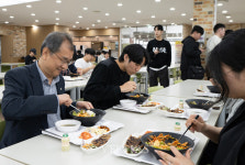 인하공전 총장님과 함께하는 천원의 아침밥 행사 시행