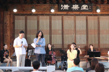 원광대 문예창작학과 김정배 교수 역사음악콘서트 