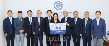 JW성형외과의원 최홍림 원장/이진민 사모 연세대 아프리카연구원에 1억원 기부
