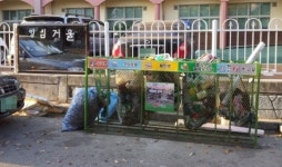 우아1동주민센터, 분리수거함 양심거울 효과 만점