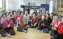 전주시 완산구 웃음치료봉사대 경로당서 봉사활동