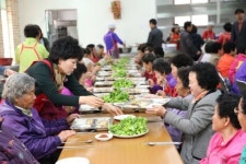 완주, 어려운 어르신 260명에게 점심제공