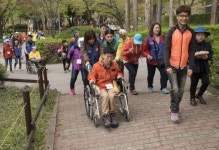 현대차 전주공장, 국제재활원생과 봄나들이