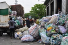 익산, 재활용품 선별장 일부 조합원 시위