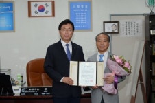 한정희 일본 전북발전도민회 회장, 남원시 명예시민증 받아