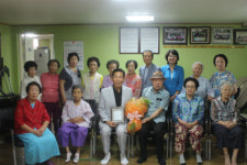 전주 부영2차 아파트 경로회, 동부새마을금고 이사장에 감사패