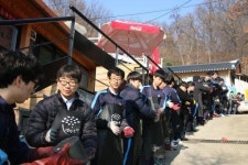 호남제일고 치명자산 마을에 연탄 전달