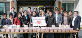 전주풍남로타리클럽 효자3동에 반찬통 전달