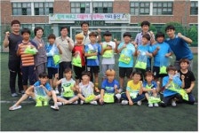 휴비스, 이리동산초등에 희망키움 유니폼 전달