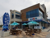변산해수욕장 내 변산수산물회센터 개관
