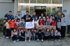 익산경찰서·경발위, 연말 지역아동센터 방문 위문품 전달