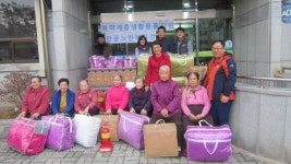 안골노인복지관 바자회 수익금 독거노인에게 생활용품 전달