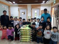 전주 우성유치원, 평화1동 저소득 가정에 백미 전달