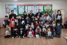 이리중앙초 24회 졸업생, 모교에 동화책 170권 기증