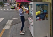 길거리에 설치된 인형뽑기 44대 철거 계고