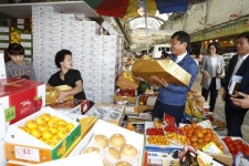 라승용 농촌진흥청장, 김제 복지시설과 전통시장 방문