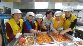 전주 효자2동 해바라기봉사단 양지노인복지관서 배식봉사