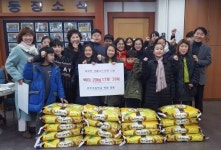 전주초등학교 바자회 수익금 중앙동에 백미 기탁