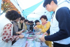 전북은행 앞 적십자 바자행사