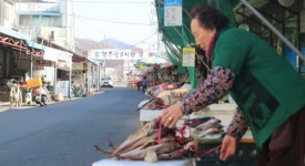 한파로 한산한 시장