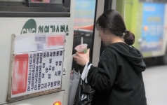 일회용 컵 음료로 몸살 앓는 시내버스