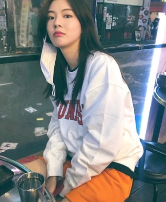 '이광수' 배우 이선빈, 일상 속 털털한 모습은 '매력적'...이광수와의 나이차는?