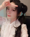 가수 제이플라(J. Fla), 한껏 물오른 미모 뽐내며 셀카 찰칵