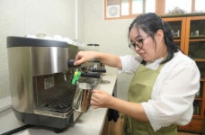 '웃음전도사' 꿈꾸는 발달장애인 바리스타 전유미 씨 대표 이미지