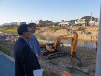 유진섭 정읍시장, 벚꽃로와 천변로 잇는 가설공사 현장 방문